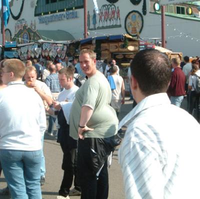 ups! Herr Sander mal ohne Korsett!